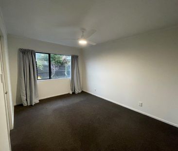 Recently Refurbished - Papamoa - Photo 2