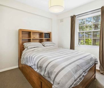 DEPOSIT TAKEN - Elegant One Bedroom Boutique Apartment - Photo 3
