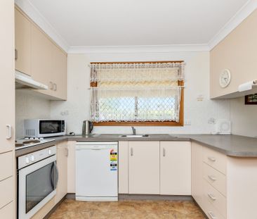 Neat & Tidy Family Home - Photo 4