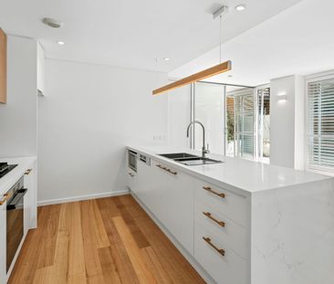 Sleek Executive Beach Pad in the Heart of the Village - Photo 3