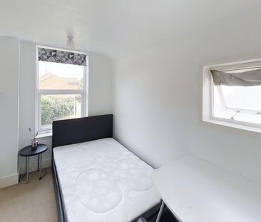 4 bedroom terraced house to rent - Photo 4