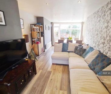 1 bedroom in a house share to rent - Photo 2