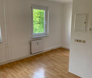 Einziehen und Wohnen… Ihre gemütliche 1-Zimmer-Wohnung in Bernsdorf! - Photo 2