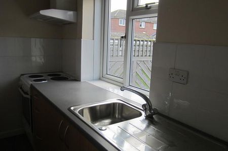 2 Bed Semi-Detached House, Cardinal Grove, LS11 - Photo 3