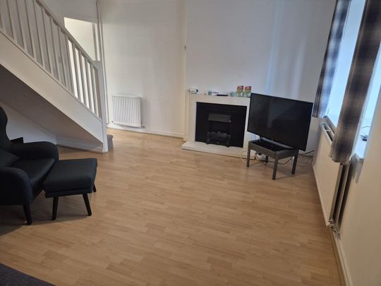 3 bedroom semi-detached house to rent - Photo 1