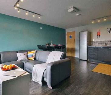 Silver 3 Bed Apartment - Photo 2