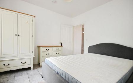 Ocean present this well-maintained one-bedroom ground floor flat, available to let on Bloomfield Road, Bristol, BS4. Situated in a location that is highly convenient for access to public transport links and a variety of local amenities, this property is ideal for couples or singles seeking comfortable accommodation in a vibrant area. - Photo 5