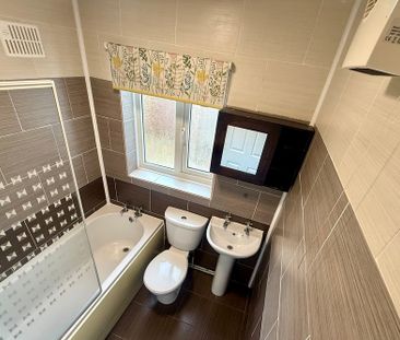 Victoria Parade, Preston - Photo 4