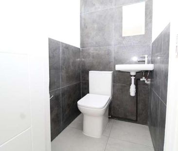 Crestway, Chatham, ME5 - Photo 1