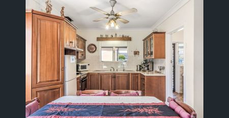 Spacious and Rustic Four Bedroom House - Photo 4