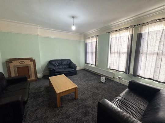 4 bedroom terraced house to rent - Photo 1