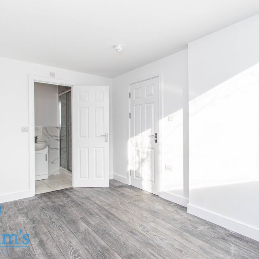 6 bed Semi-Detached House for Rent - Photo 1