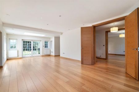 5 bedroom detached house to rent - Photo 4