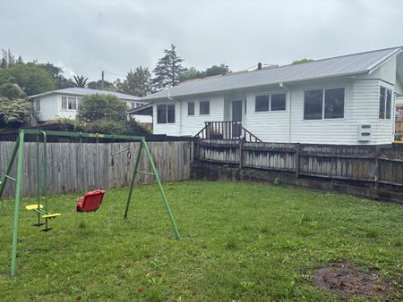 Tidy Family Home - Photo 3