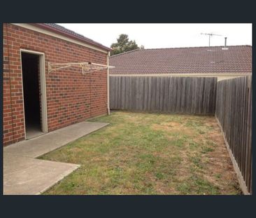 3 BEDROOM, 2 BATH, 2 CAR GARAGE - Photo 4