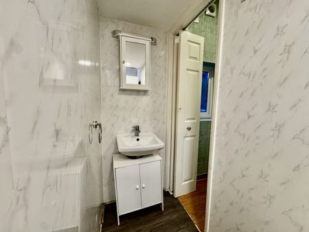 Heathfield Gardens, Brent Cross, NW11 - Photo 2