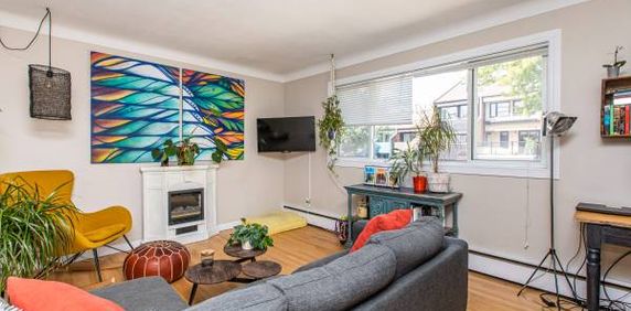 Central 2 Bedroom Apt with 1 or 2 car parking - Byward Market - Photo 2