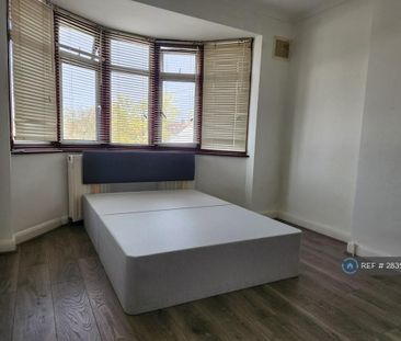 1 bedroom in a house share to rent - Photo 3