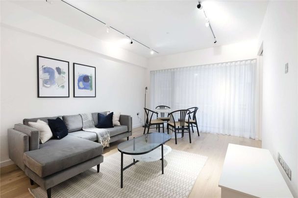 Beautiful modern 1 bedroom apartment in a stylish boutique development (with concierge) in the heart of Westminster, just 0.2 miles (approx.) to St. James Park station. - Photo 1