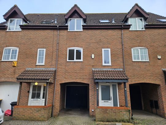 A 3 Bedroom Terraced - Photo 1