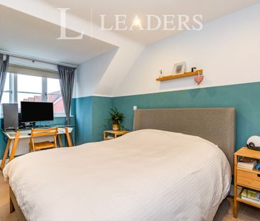 4 bedroom house to rent Langdale Terrace, Ambleside Avenue, KT12 - Photo 2