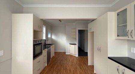 Ebdentown 3 Bedrooms - Photo 2