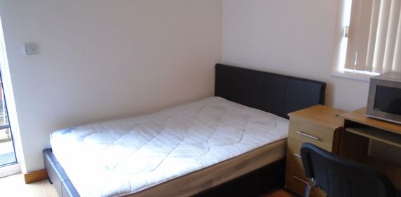 102a Tiverton Road - Photo 2