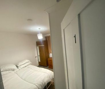 4 bedroom flat share to rent - Photo 6
