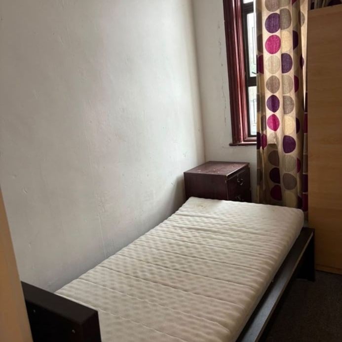 Room in a Shared House, Byron Avenue, E12 - Photo 1