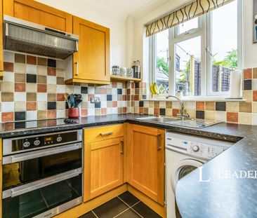 3 bedroom house to rent Harrington Road, SE25 - Photo 3