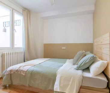 Room in a shared 9-bedroom apartment for rent in Bellas Vistas - Photo 3