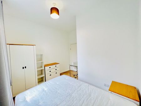 2 Bed Flat, Rosslyn House, SW2 - Photo 4