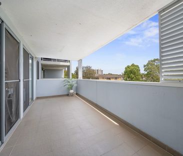 Park Views, Perfect Location - Photo 2