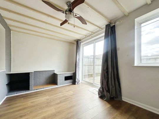 3 bedroom end of terrace house to rent - Photo 1