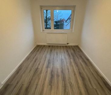 !!Platz für die ganze Familie!! Frisch RENOVIERTE 4-Zimmerwohnung** - Photo 6