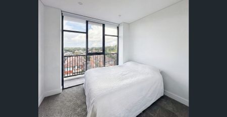 Recently built luxurious apartment within 150m to Mortdale station - Photo 3