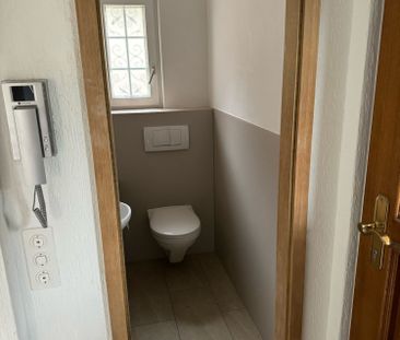Idyllisches Wohnen am Rebberg: 4.5-Zimmer-Doppelhaushälfte in Weining - Photo 4
