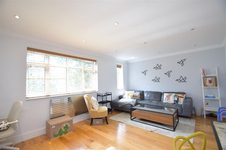 2 bedroom maisonette - Photo 2