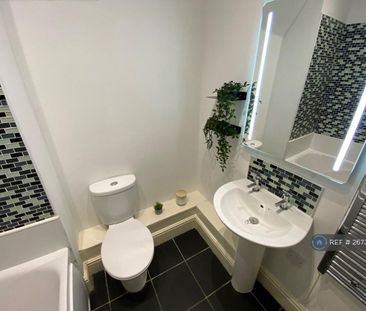 2 bedroom flat to rent - Photo 3