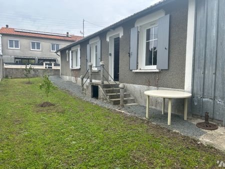 MAISON DE VILLE MEUBLÉE F3 ENTIEREMENT RENOVEE - QUARTIER DES BATTERIES - PARTHENAY - Photo 5