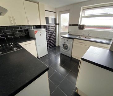 3 bedroom end of terrace house to rent - Photo 3