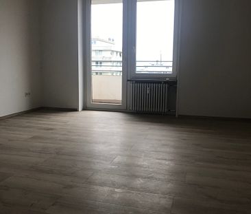 modernisierte 2-Zimmer Wohnung mit Aufzug & Balkon - Foto 2