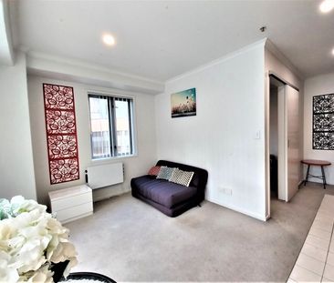 Great location- CBD 2 bedroom apartment - Photo 4