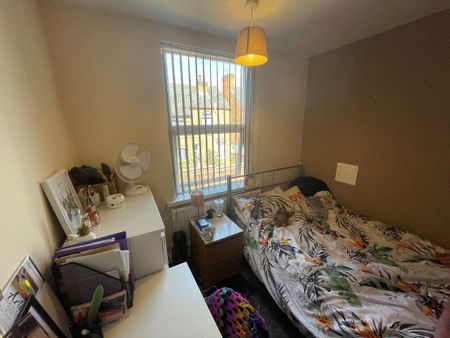 6 bedroom terraced house to rent - Photo 4