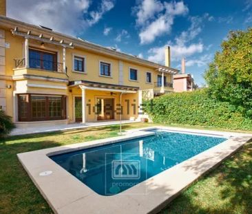 Alquiler de chalet adosado en Encinar de los Reyes - Photo 3