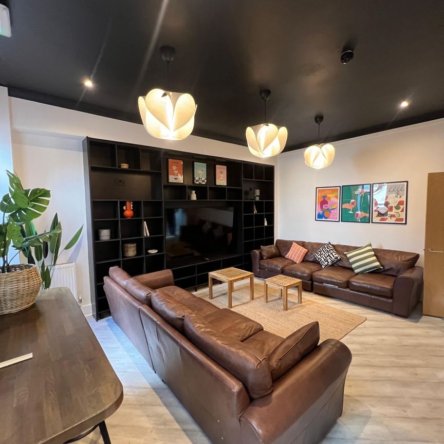 Kendal Lane, Hyde Park, Leeds - Photo 1