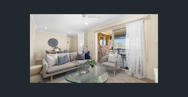 Freshly Painted Top-Floor Apartment With Views - Photo 1