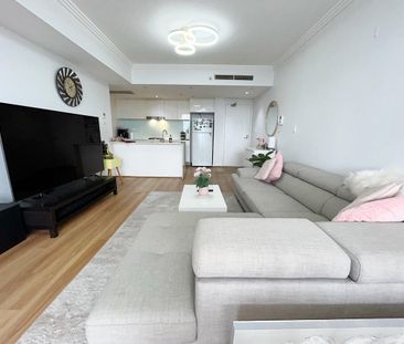 Luxury 2 Bedroom Apartment for Rent in the Centre of Parramatta - Photo 1