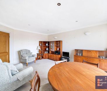 3 bedroom ground floor flat to rent - Photo 1