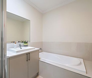 Stylish Living in a Private, Convenient Setting - Photo 6